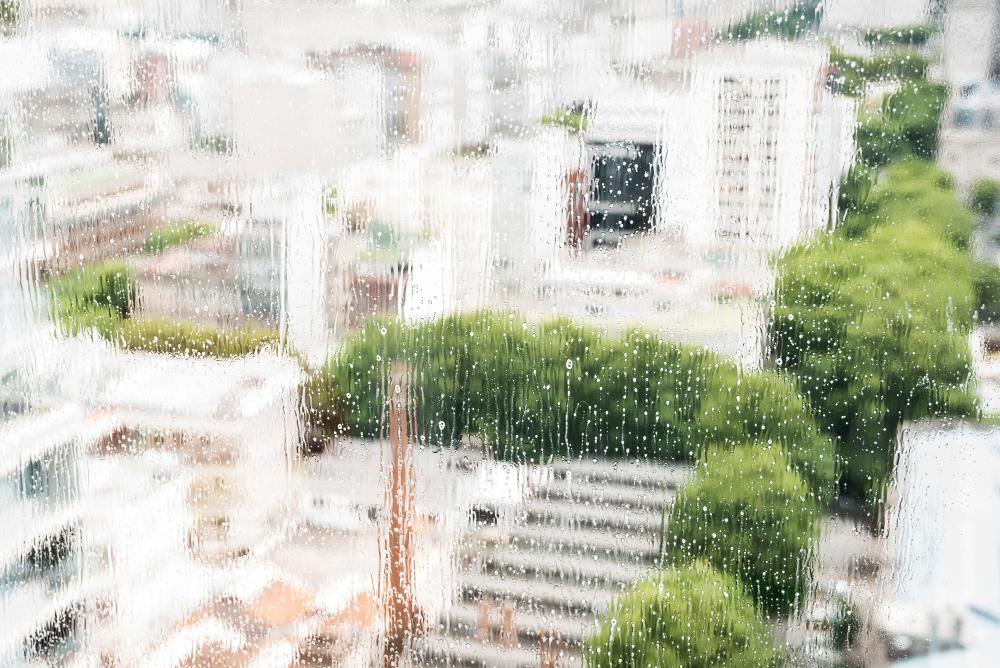 Как убрать известковый налет со стекла? Профессиональная декальцинация